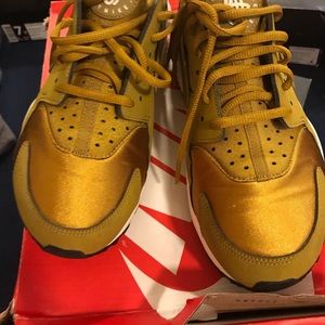 Nike Air Huarache Gold WMNS 10